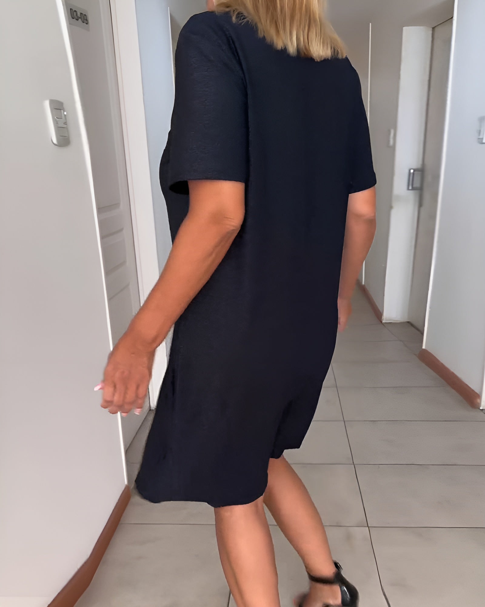 Laurence | Robe élégante à col en V