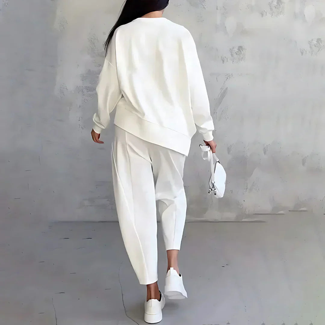 Agathe – Minimalistische Stijl in Twee Delen